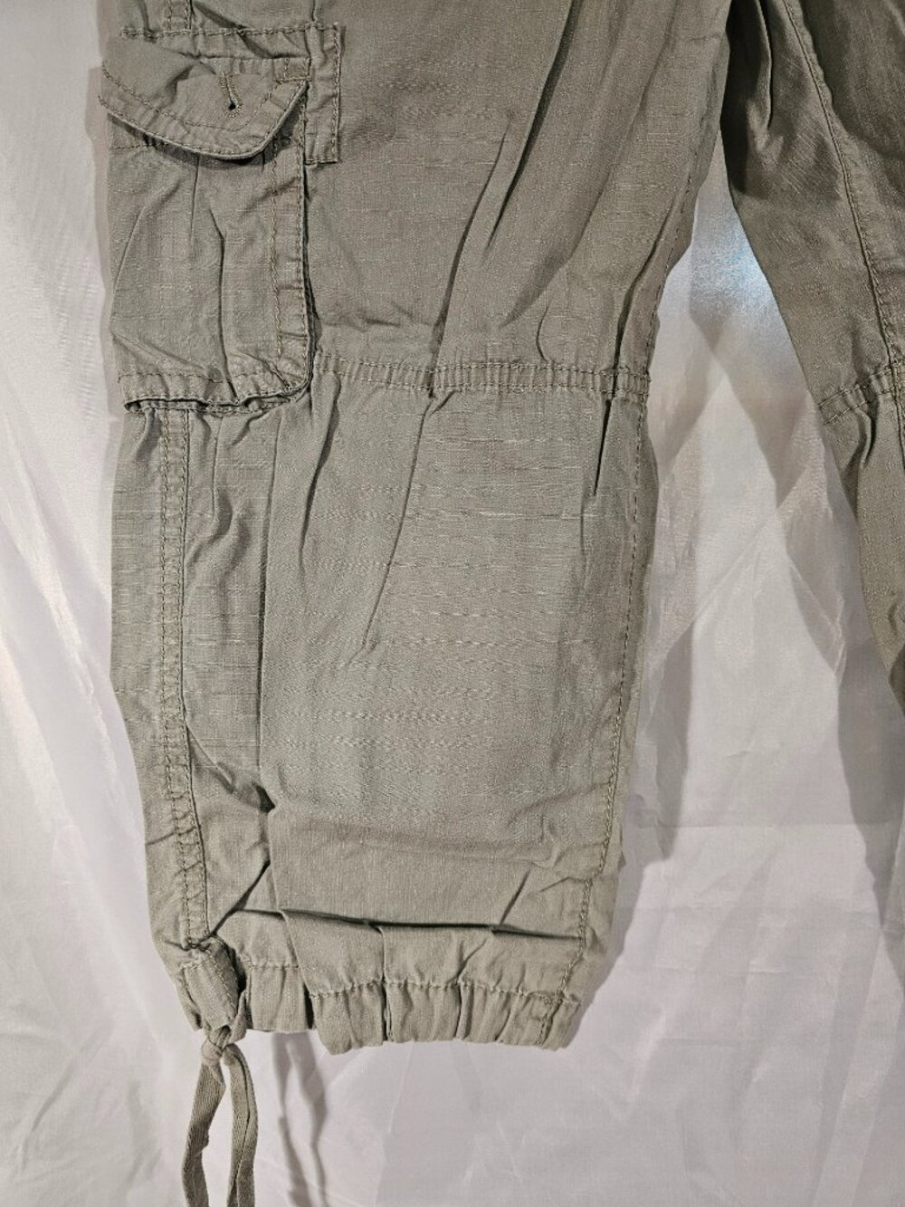 Loft cotton cargo capris. Size 6. - Picture 2 of 5